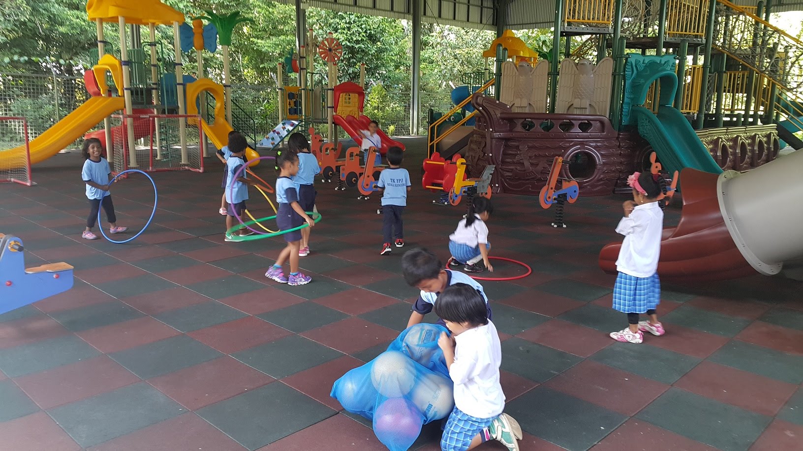 Detail Gambar Mewarnai Gedung Sekolah Taman Bermain Nomer 36