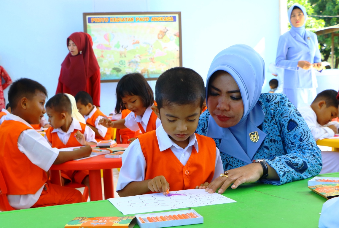 Detail Gambar Mewarnai Gedung Sekolah Taman Bermain Nomer 37