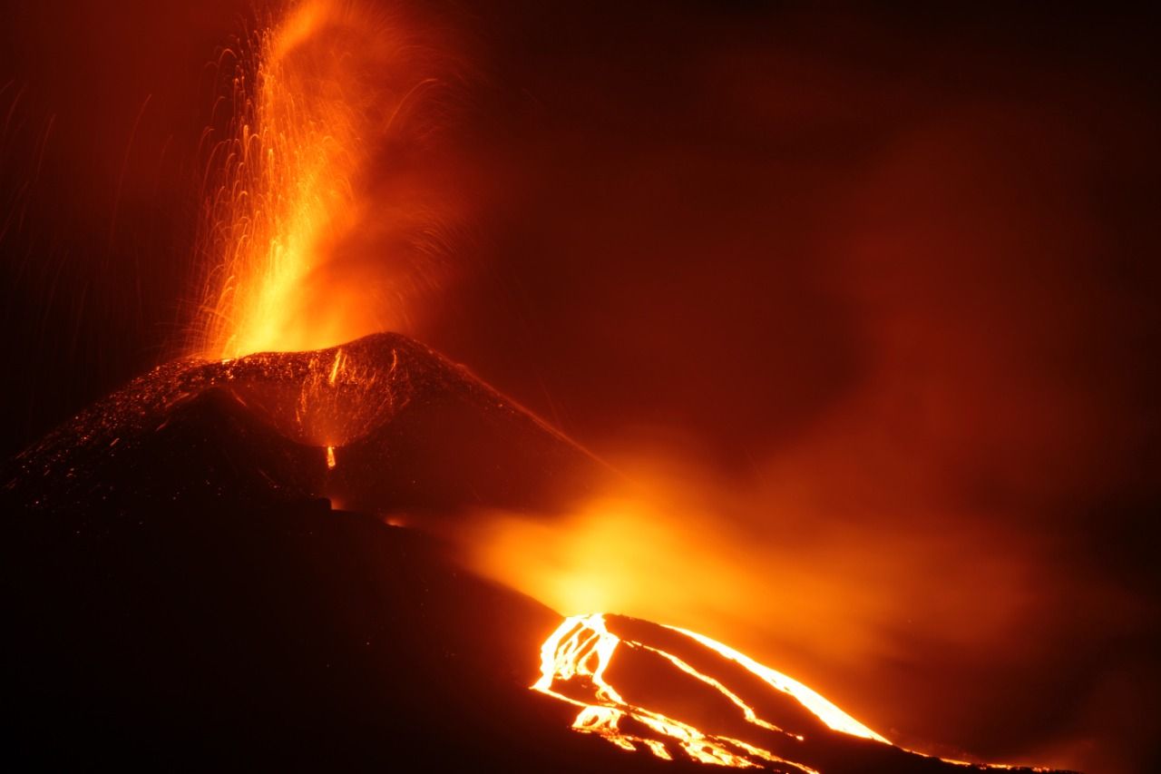 Detail Gambar Mewarnai Gunung Meletus Nomer 33