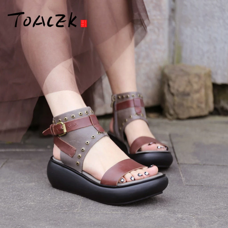 Detail Gambar Mewarnai Sandal Gambar Mewarnai Sepatu Nomer 34