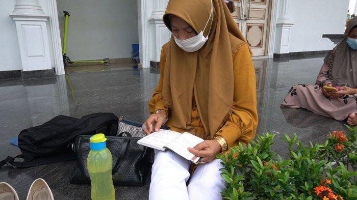Detail Gambar Mewarnai Seorang Anak Sedang Berdoa Nomer 46