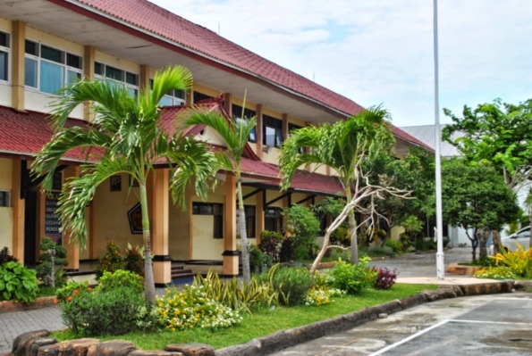 Detail Gambar Mewarnai Tema Lingkungan Sekolah Gambar Mewarnai Gedung Sekolah Nomer 44