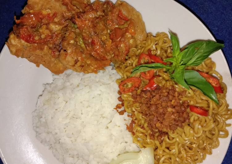 Detail Gambar Mie Goreng Ayam Geprek Nomer 12