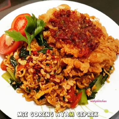 Detail Gambar Mie Goreng Ayam Geprek Nomer 6