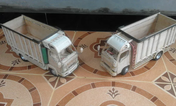 Detail Gambar Miniatur Truk Mentahan Nomer 28