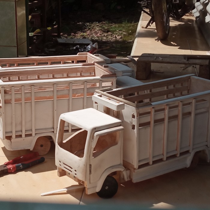 Detail Gambar Miniatur Truk Mentahan Nomer 5