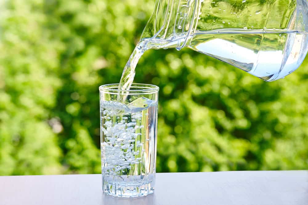 Detail Gambar Minum Air Putih Nomer 15