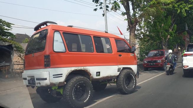 Detail Gambar Mobil Angkot Nomer 6