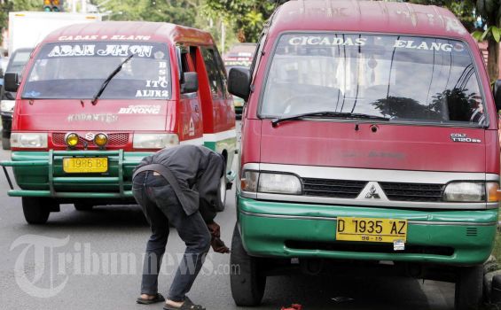 Detail Gambar Mobil Angkot Hitam Putih Nomer 25