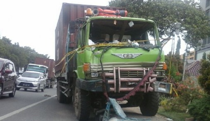 Gambar Mobil Angkot Truk Kontainer - KibrisPDR