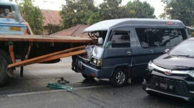 Detail Gambar Mobil Angkot Truk Kontainer Nomer 32