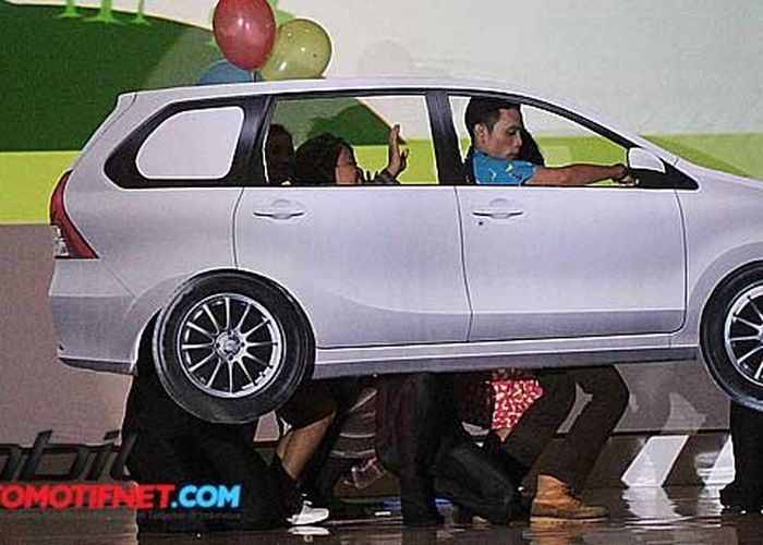 Detail Gambar Mobil Asli Nomer 11