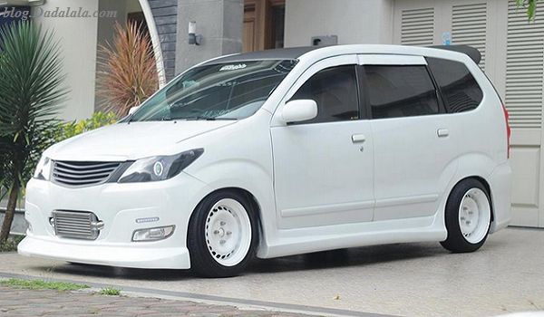 Detail Gambar Mobil Avanza Putih Nomer 16