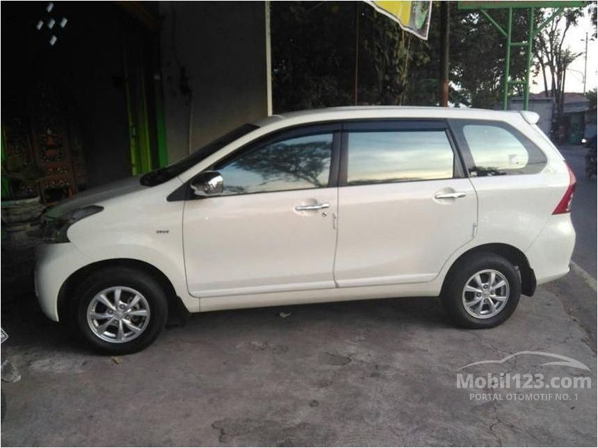 Detail Gambar Mobil Avanza Putih Nomer 21