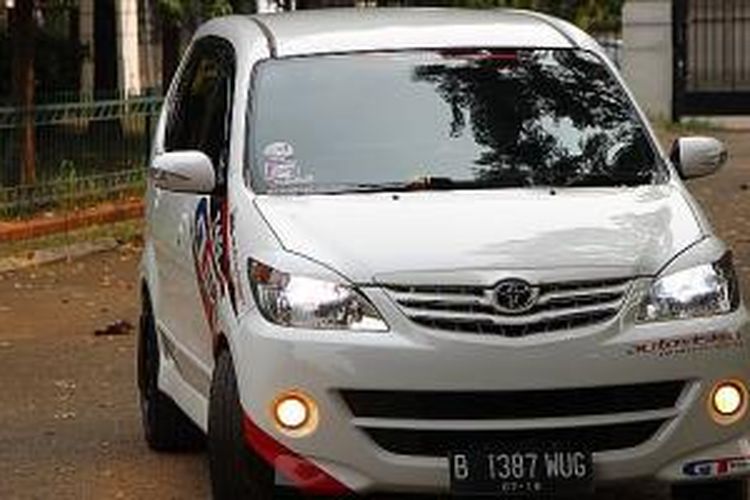 Detail Gambar Mobil Avanza Putih Nomer 3