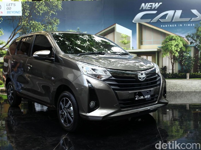 Detail Gambar Mobil Calya Nomer 25