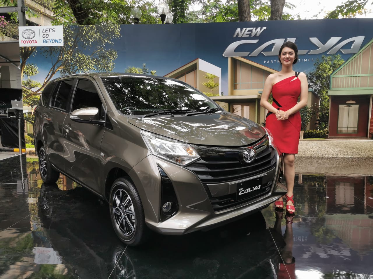 Detail Gambar Mobil Calya Nomer 44