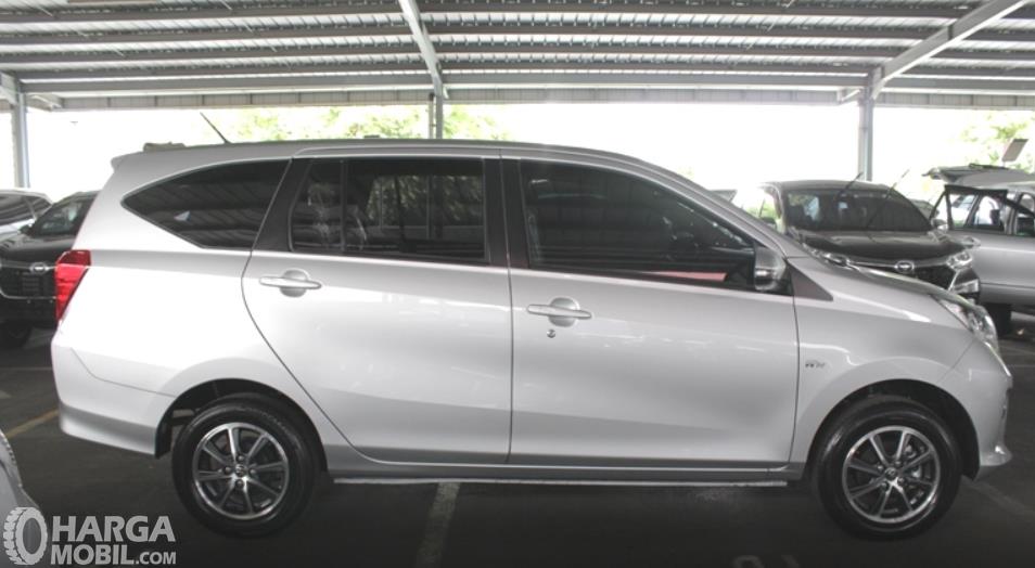 Detail Gambar Mobil Calya Nomer 47