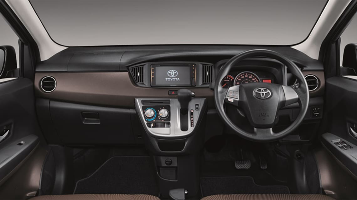 Detail Gambar Mobil Calya Nomer 53