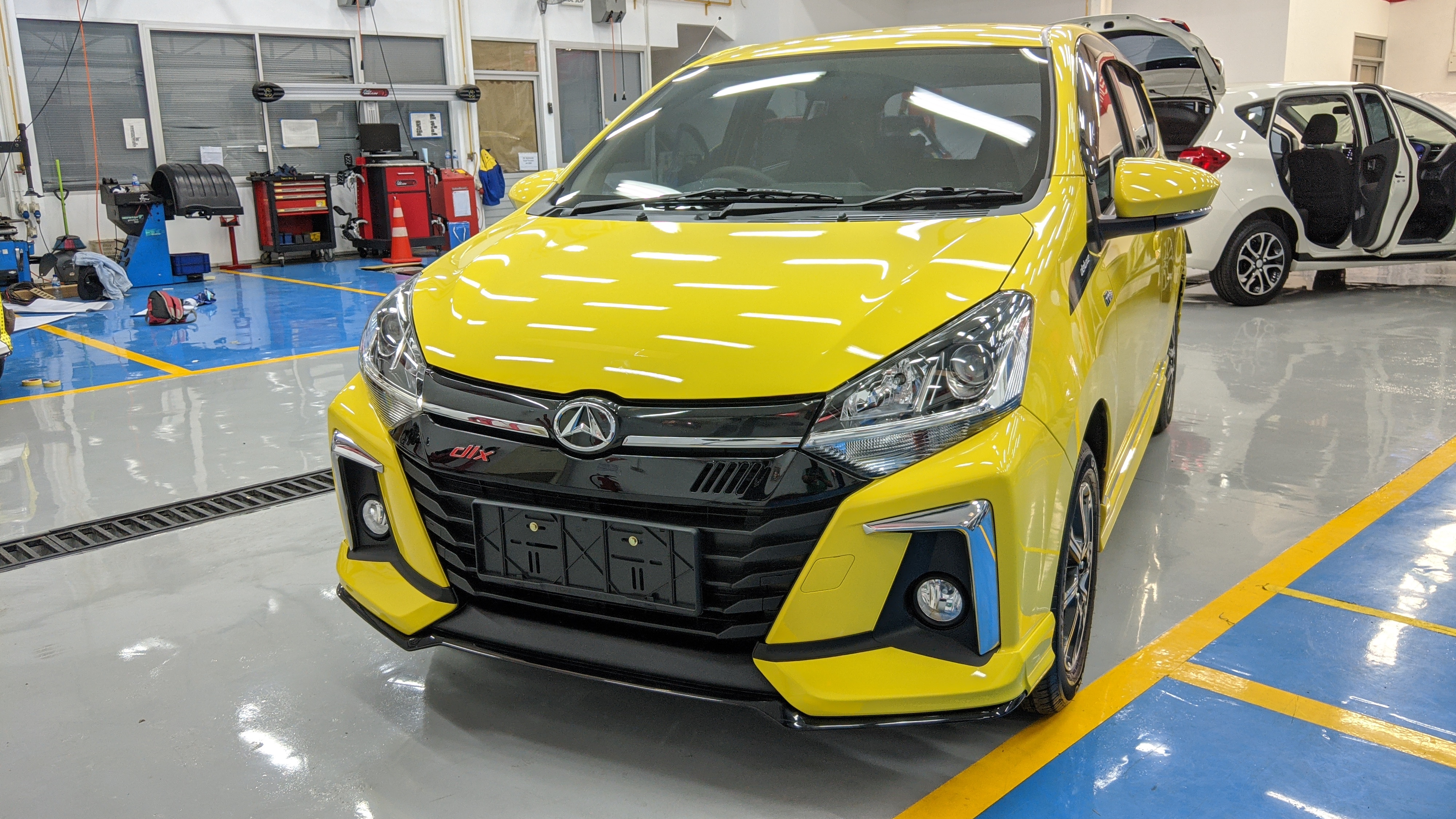 Detail Gambar Mobil Daihatsu Ayla Nomer 40