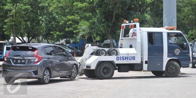 Detail Gambar Mobil Di Jalan Nomer 55