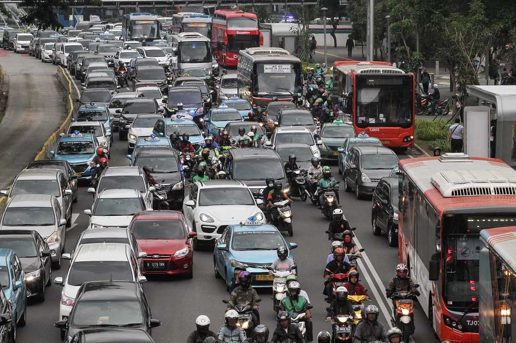 Detail Gambar Mobil Di Jalan Raya Nomer 3