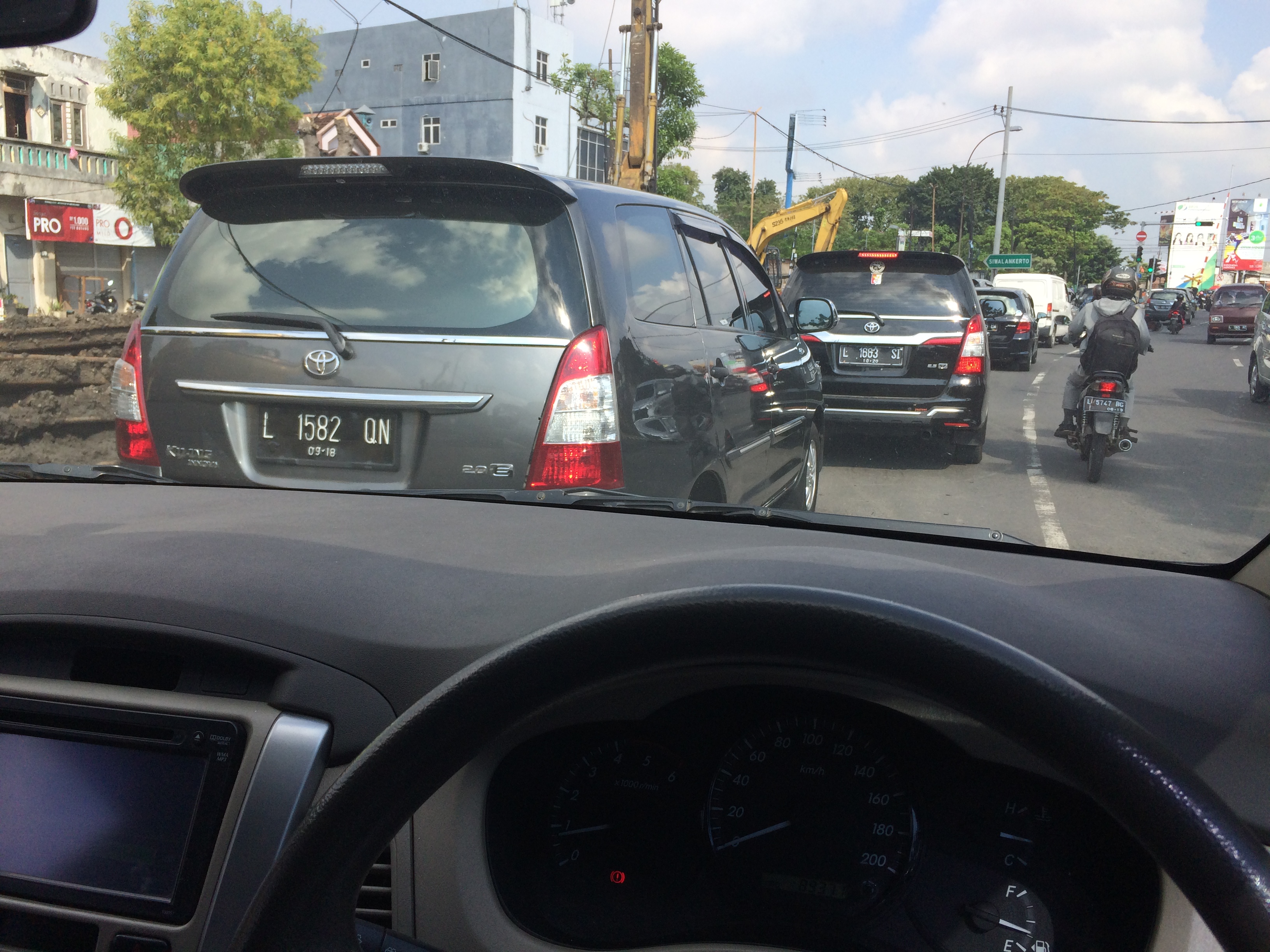 Detail Gambar Mobil Di Jalan Raya Nomer 20