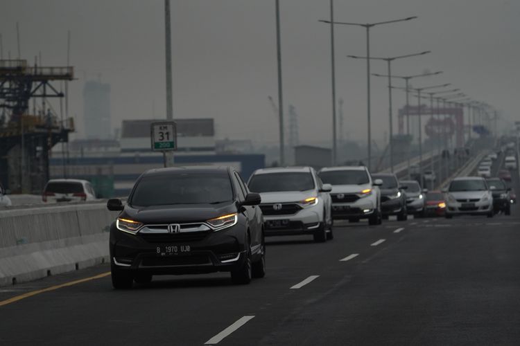 Detail Gambar Mobil Di Jalan Raya Nomer 5