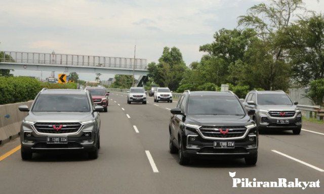 Detail Gambar Mobil Di Jalan Raya Nomer 6