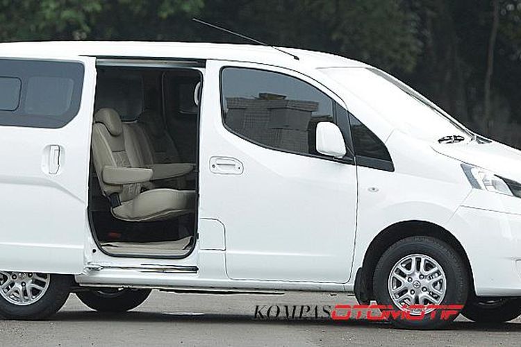 Detail Gambar Mobil Evalia Nomer 22