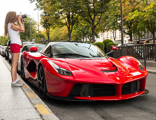 Detail Gambar Mobil Ferrari Laferrari Nomer 27