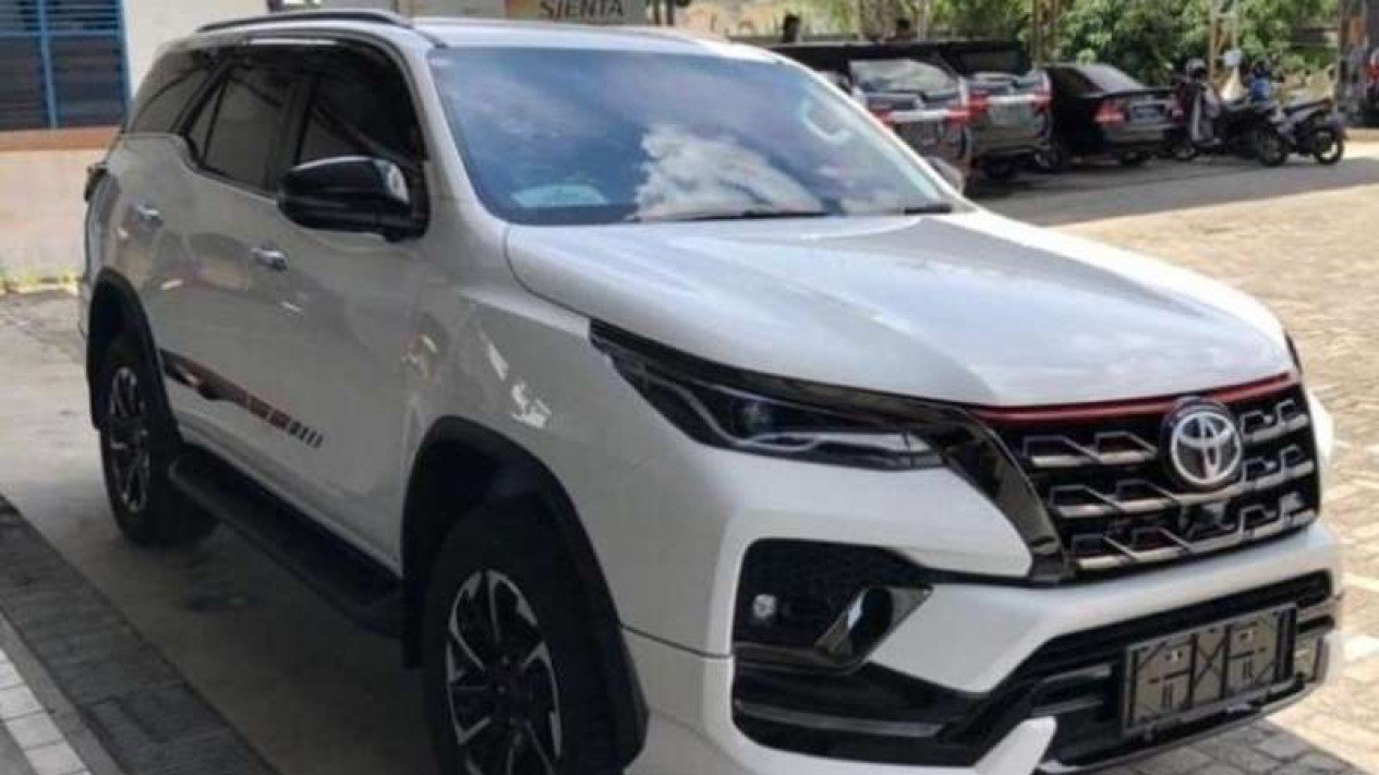 Detail Gambar Mobil Fortuner Baru Nomer 28