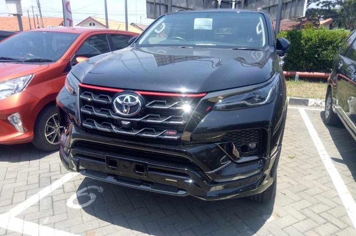 Detail Gambar Mobil Fortuner Baru Nomer 36