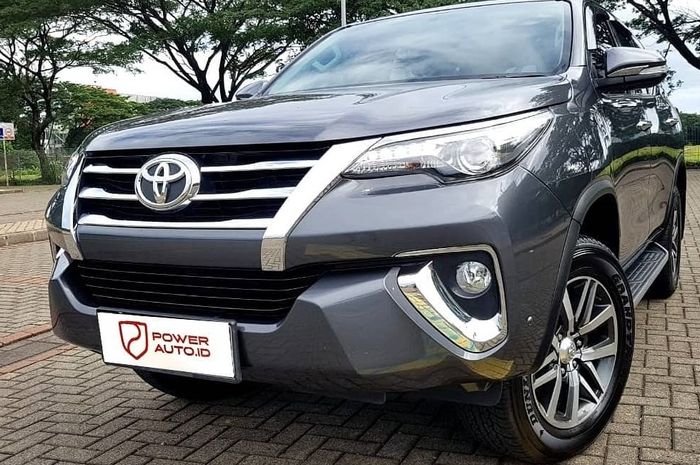 Detail Gambar Mobil Fortuner Vrz Nomer 18