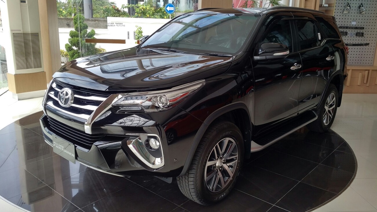 Detail Gambar Mobil Fortuner Vrz Nomer 3