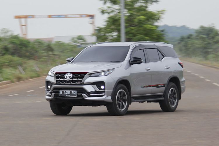 Detail Gambar Mobil Fortuner Vrz Nomer 10