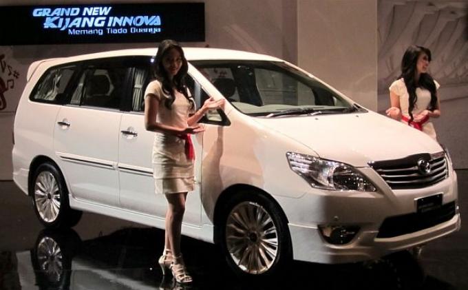 Detail Gambar Mobil Innova 2013 Nomer 47