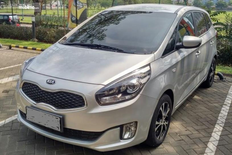 Detail Gambar Mobil Kia Carens Nomer 36