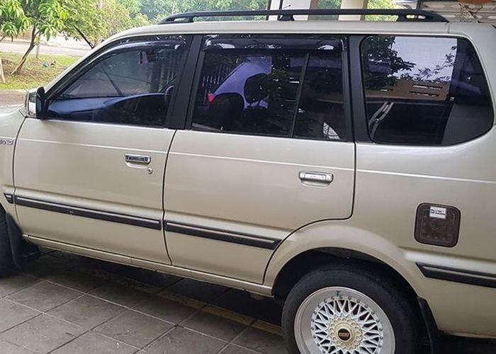 Detail Gambar Mobil Kijang Kapsul Nomer 50