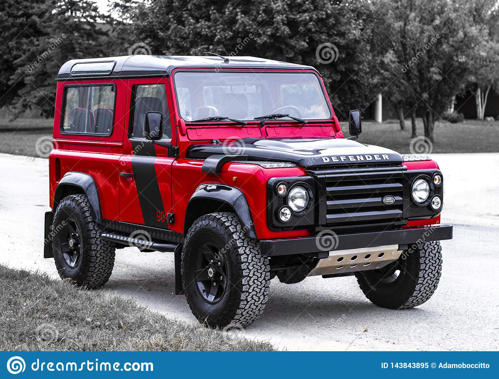 Detail Gambar Mobil Land Rover Defender Startech Nomer 47