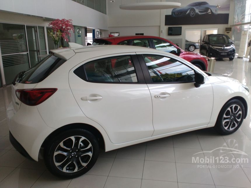 Detail Gambar Mobil Mazda 2 Nomer 42