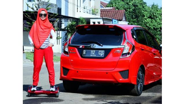 Detail Gambar Mobil Mewah Warna Merah Nomer 24