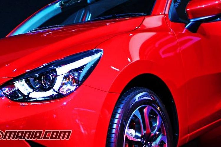 Detail Gambar Mobil Mewah Warna Merah Nomer 28