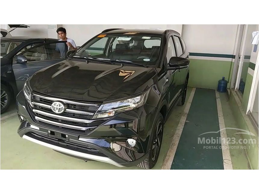 Detail Gambar Mobil Rush Warna Hitam Nomer 51