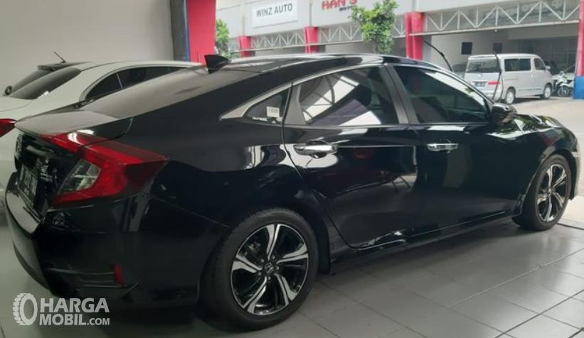 Detail Gambar Mobil Sedan Honda Nomer 41