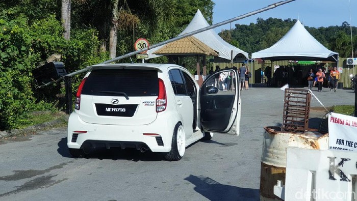 Detail Gambar Mobil Sirion Nomer 26