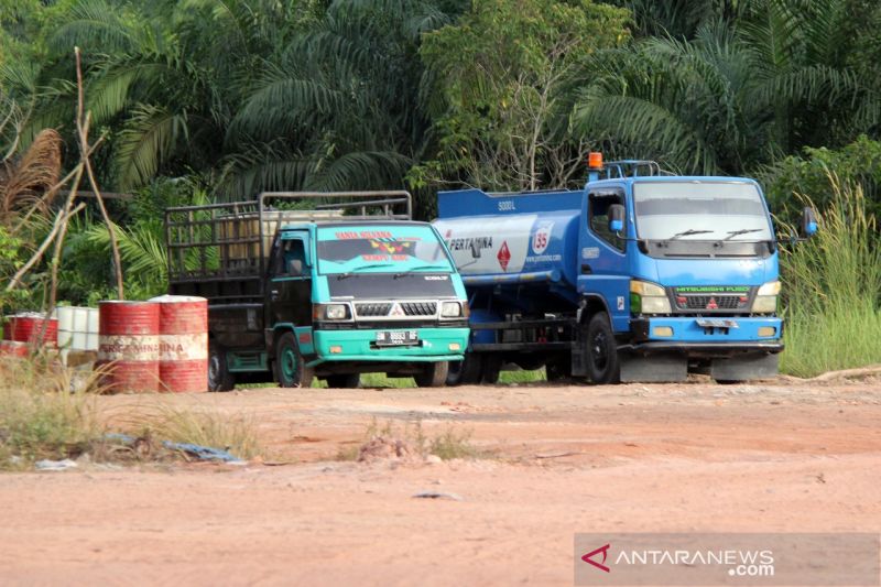 Detail Gambar Mobil Tangki Minyak Nomer 38