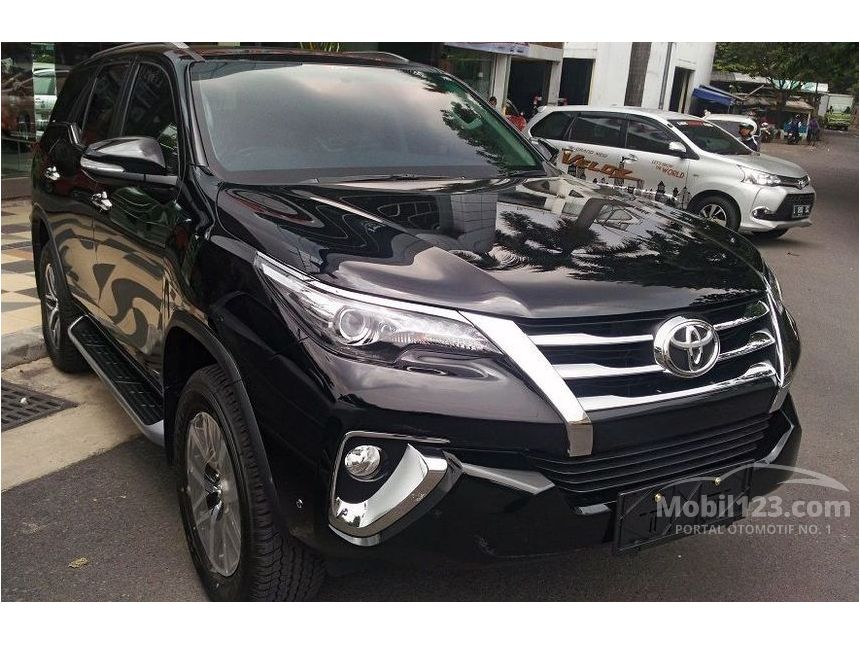 Detail Gambar Mobil Toyota Fortuner Nomer 42