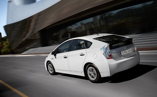 Detail Gambar Mobil Toyota Prius Nomer 11