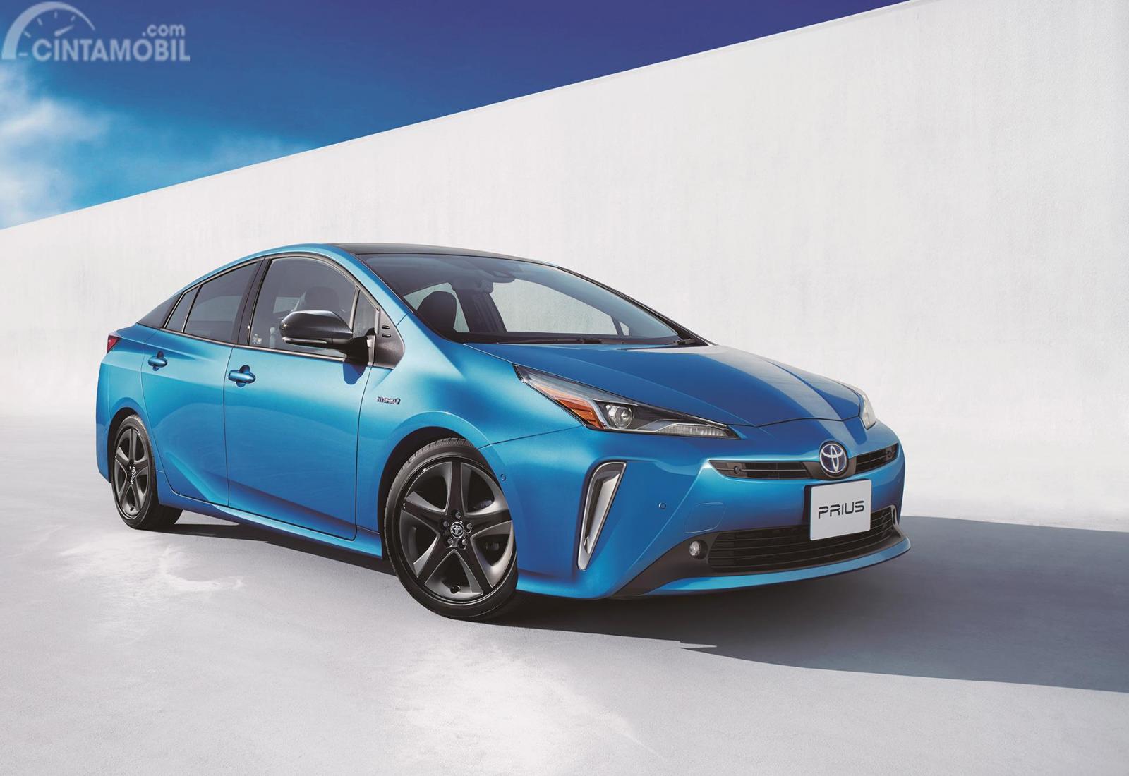 Detail Gambar Mobil Toyota Prius Nomer 19